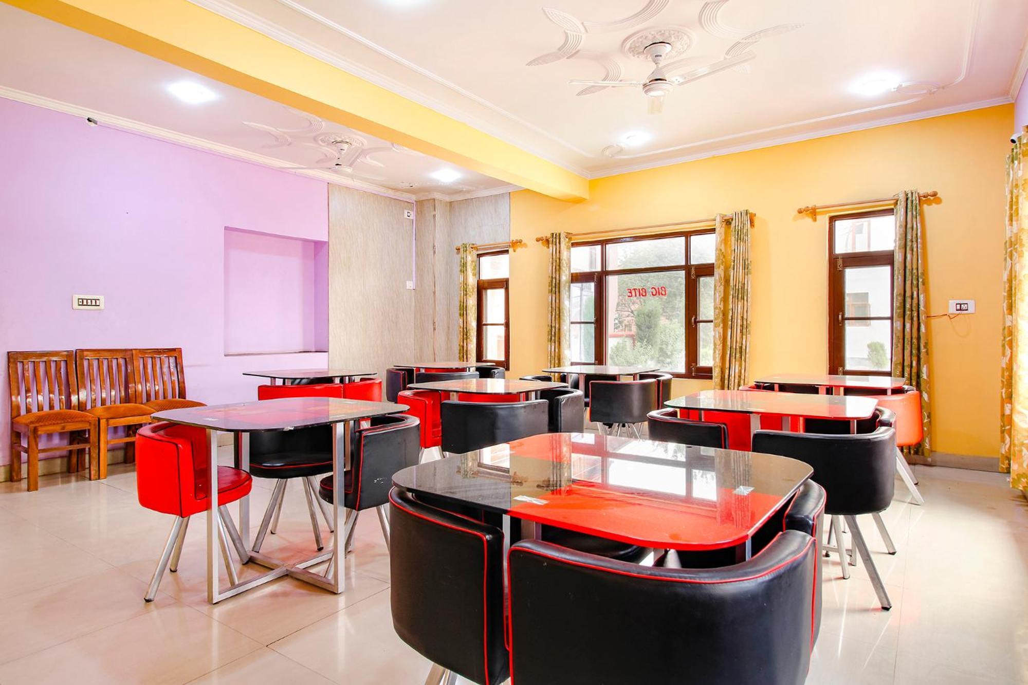 Fabhotel Grand Comforts Haidarpur Exterior photo