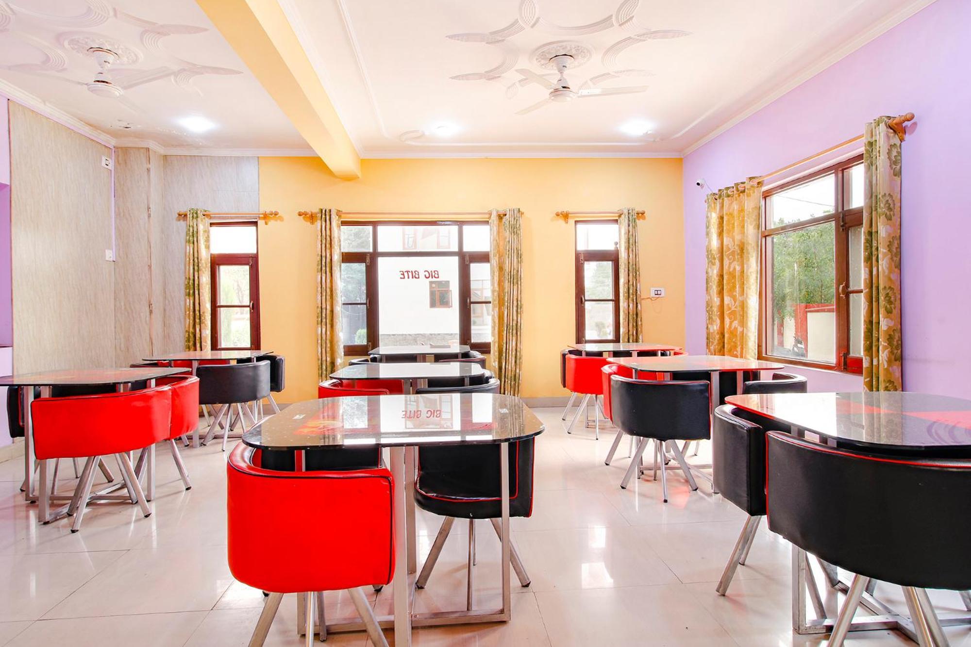 Fabhotel Grand Comforts Haidarpur Exterior photo