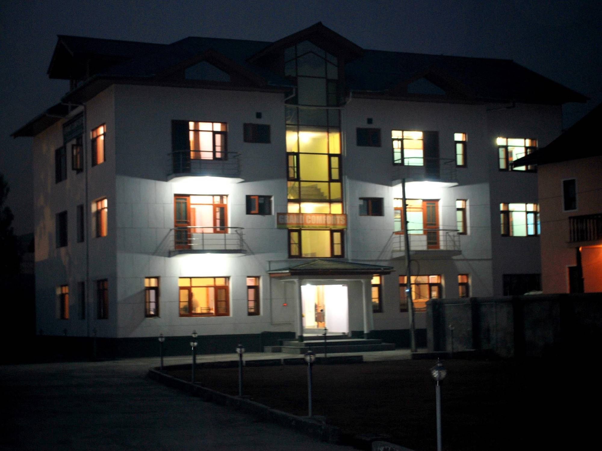 Fabhotel Grand Comforts Haidarpur Exterior photo